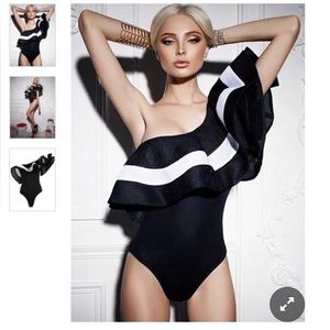 NWOT One Shoulder Ruffle Striped One Piece Swimsuit Size Medium
